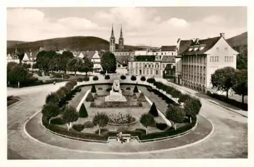 AK / Ansichtskarte LAHR Baden Ortenaukreis Schwarzwald BW Bahnhofsplatz Schwarzwald Kirche Platz Denkmal Anlage S/W