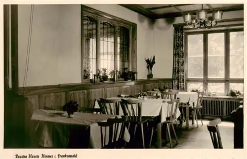 AK / Ansichtskarte Hermes Frankenwald Marktleugast Franken Bayern Pension-Haueis Gaststube Esszimmer Holzvertaefelung Tische Stuehle Kronleuchter Pflanzen