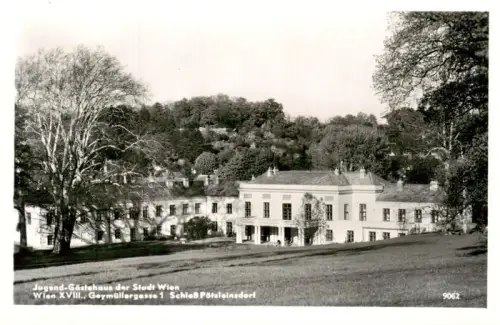 AK / Ansichtskarte Poetzleinsdorf Wien AT Schloss-Poetzleinsdorf Jugend-Gastehaus Geymullergasse Park Baeume Wiese Schlossgebaeude