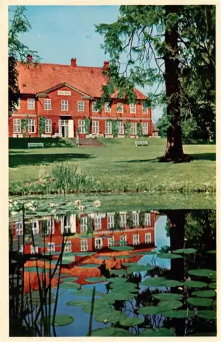 AK / Ansichtskarte Hindsgavl Middelfart DK Hindsgavl Schloss Hauptgebaeude Park Teich Seerosen Spiegelung Baeume Rasen
