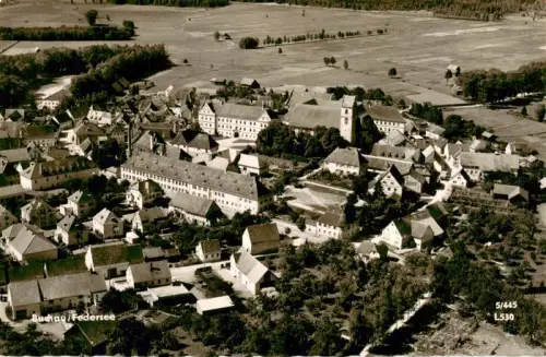 AK / Ansichtskarte Bad Buchau Federsee Biberach BW Buchau Federsee Fliegeraufnahme Kloster Ortschaft Felder Luftbild Bad-Buchau