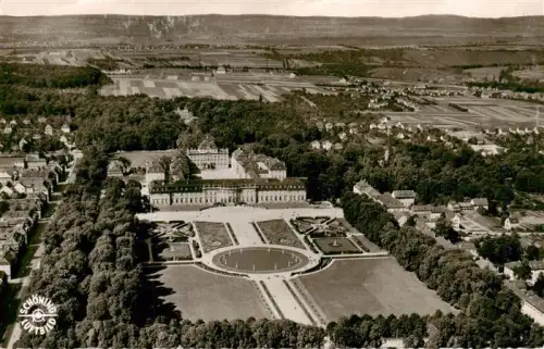 AK / Ansichtskarte LUDWIGSBURG  BW Residenzschloss Schloss-Favorite Barockschloss Schlossgarten Luftbild Park Brunnen