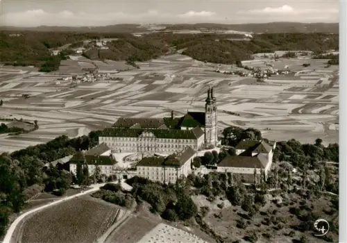AK / Ansichtskarte Schloss Banz Bad Staffelstein Schloss-Banz Kloster Kirchturm Felder Huegel Luftbild