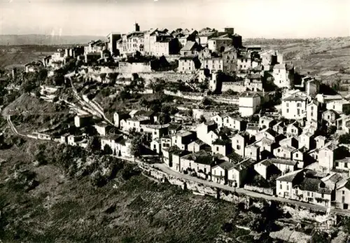 AK / Ansichtskarte Cordes-sur-Ciel ALBI 81 Tarn Fliegeraufnahme Felsplateau Mittelalterliche-Stadt Daecher Bergdorf Tal Huegel Burgort