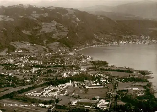 AK / Ansichtskarte Lindau Bodensee Bayern Fliegeraufnahme Bodensee Ortsteil-Zech Bregenz Seeufer Berge Industriegebiet