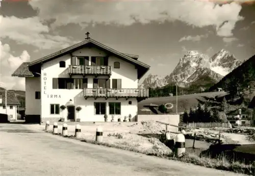 AK / Ansichtskarte Sesto  Sexten Pustertal Suedtirol IT Hotel-Irma Dolomiten Sextner-Dolomiten Bergpanorama Fels Wiesen Berghotel