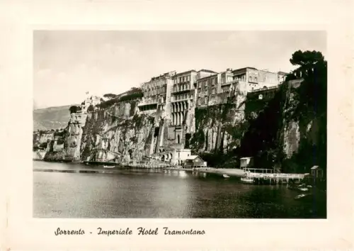 AK / Ansichtskarte SORRENTO  Sorrent Campania IT Hotel-Tramontano Felsen Kueste Meer Steg Boote Klippen