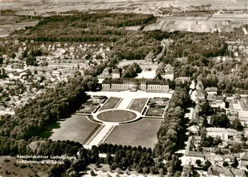 AK / Ansichtskarte LUDWIGSBURG  BW Residenzschloss Schlosspark Barockschloss Brunnen Luftbild Felder