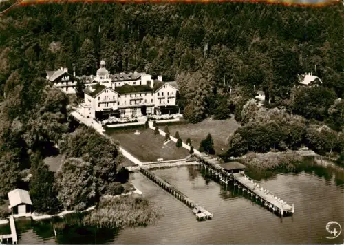 AK / Ansichtskarte Prien Chiemsee Bayern Chiemsee-Sanatorium Strandhotel Kneippkurhaus Luftaufnahme Seeufer Steg Wald