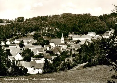 AK / Ansichtskarte Obertrubach Forchheim Bayern Panorama Kirchturm Ortschaft Bungalows Fraenkische-Schweiz Wald Wohnhaeuser