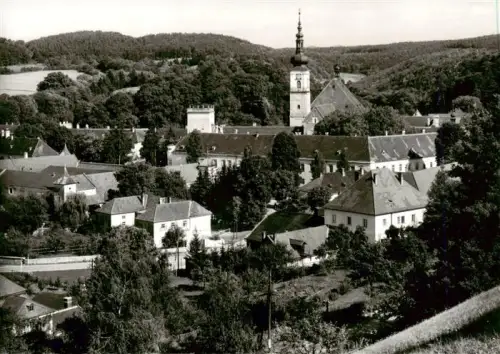 AK / Ansichtskarte Heiligenkreuz Niederoesterreich AT Zisterzienser-Abtei Kloster Kirchturm Dorf Baeume Huegel