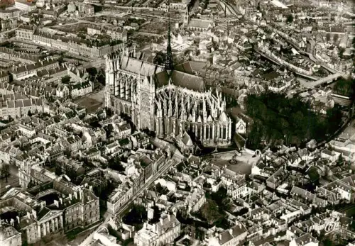 AK / Ansichtskarte AMIENS 80 Somme Cathédrale Luftbild Altstadt Gotik Notre-Dame Chor Daecher Stadtansicht
