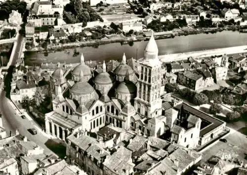 AK / Ansichtskarte PERIGUEUX 24 Dordogne Cathédrale-Saint-Front Luftbild Isle-Fluss Kuppeln Romanik Altstadt Daecher