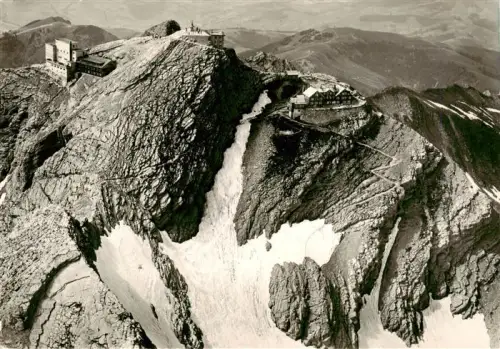AK / Ansichtskarte Saentis 2504m Appenzell AR Saentis Berggipfel Bergstation Schnee Felsen Alpen Luftbild Bergrestaurant