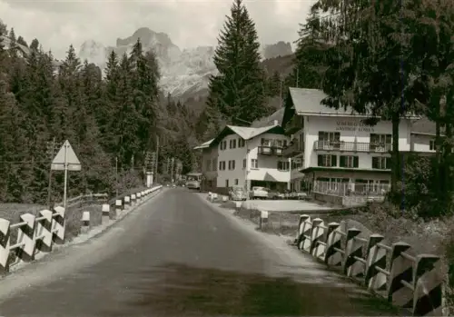 AK / Ansichtskarte Welschnofen Nova Levante Bolzano Suedtirol IT Albergo-Leone Gasthof-zum-Loewen Strasse Baeume Dolomiten Berge Hotel Eggental