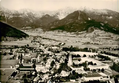 AK / Ansichtskarte Admont Steiermark AT Admont-Stift Stiftskirche Kloster Alpen Bergpanorama Ennstal Felder Ortsansicht