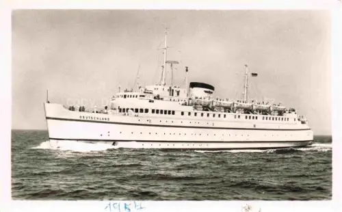 AK / Ansichtskarte Schiffe Oceanliner Deutschland Bundesbahn Hochsee Faehrschiff 