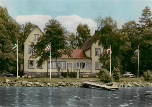 AK / Ansichtskarte Osby Sweden Turisthotellet Seeufer Steg Flaggen Schweden Norwegen Daenemark Hotel Wald
