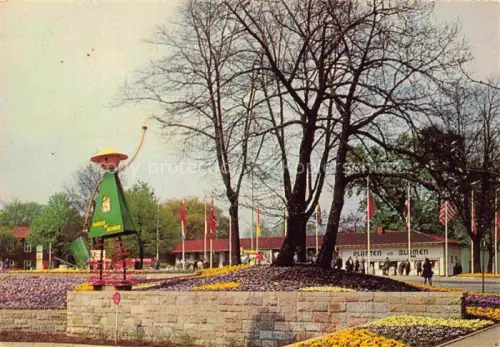 AK / Ansichtskarte IGA Gartenbauaustellung International Hamburg Gaertner vor dem Haupteingang 