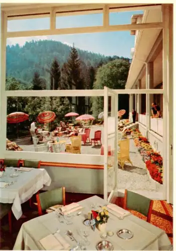 AK / Ansichtskarte INTERLAKEN BE Hotel-Regina-Jungfraublick Restaurant Terrasse Sonnenschirme Garten Wald Berner-Oberland