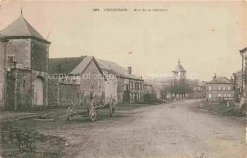 AK / Ansichtskarte Vendresse Charleville-Mezieres 08 Ardennes Rue-de-la-Fontaine Dorfstrasse Kirche Bauernhof Fuhrwerk