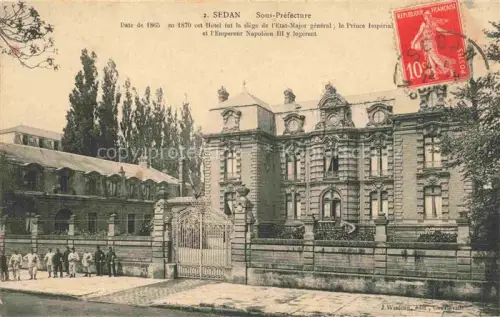 AK / Ansichtskarte SEDAN 08 Ardennes Sous-Préfecture Verwaltungsgebaeude Gruenderzeitbau Eingangstor Baeume Passanten Napoleon-III