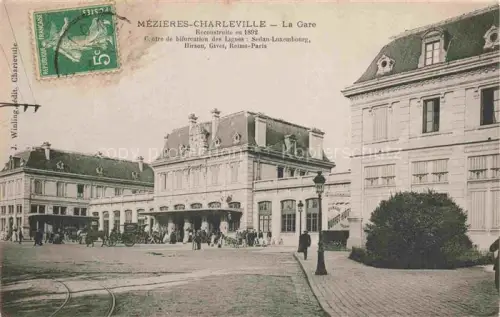 AK / Ansichtskarte Mezieres CHARLEVILLE-MEZIERES 08 Ardennes La-Gare Bahnhof Vorplatz Passanten Buffet Buefett Laternenpfahl