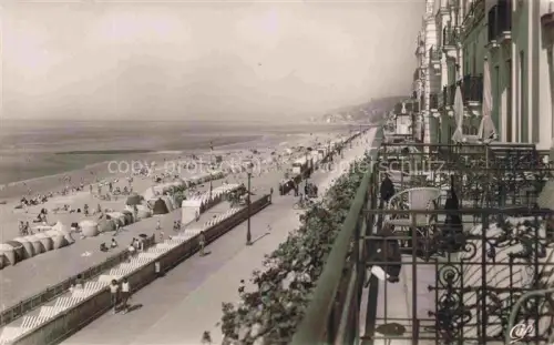 AK / Ansichtskarte CABOURG 14 Calvados Digue Grand-Hôtel Strand Strandkoerbe Promenade Balkon Badegaeste