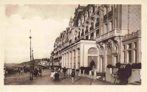AK / Ansichtskarte CABOURG 14 Calvados Grand-Hôtel Digue Promenade Belle-Époque-Fassade Passanten Meer