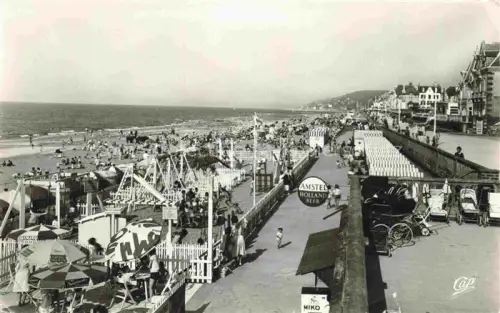 AK / Ansichtskarte CABOURG 14 Calvados Plage Jeux-d Enfants Promenade Badegaeste Amstel-Beer Spielplatz Strandkoerbe