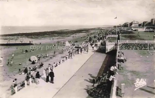 AK / Ansichtskarte LUC-SUR-MER CAEN 14 Calvados La-Digue Plage Strandpromenade Badegaeste Meer Côte-de-Nacre Strandszene