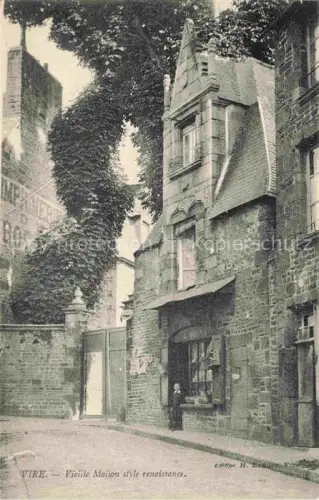AK / Ansichtskarte VIRE 14 Calvados Vieille-Maison Renaissance Fassade Altbau Efeu Gasse Kind