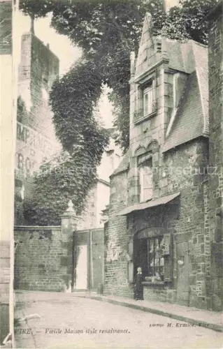 AK / Ansichtskarte VIRE 14 Calvados Vieille-Maison Renaissance Fassade Altbau Efeu Gasse Kind