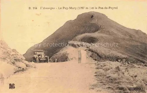 AK / Ansichtskarte Le Puy-Mary Montagne 1787m 15 Cantal Puy-Mary Pas-de-Peyrol Automobil Bergpass Bergstrasse Gipfel