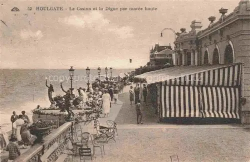 AK / Ansichtskarte HOULGATE Lisieux 14 Calvados Casino Digue Promenade Meer Strandkoerbe Passanten Skulptur Laternen