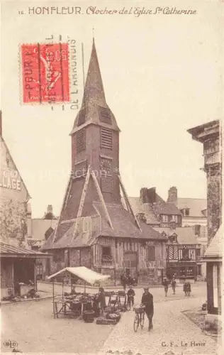 AK / Ansichtskarte HONFLEUR Lisieux 14 Calvados Clocher-de-l Eglise-Ste-Catherine Kirchturm Holzkirche Marktplatz Fachwerkhaus Passanten