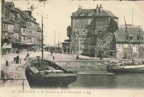 AK / Ansichtskarte HONFLEUR Lisieux 14 Calvados Lieutenance Vieux-Quai Hafen Boot Segelschiff Kaianlagen Altstadt