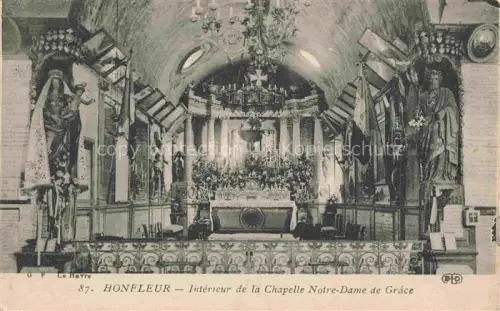 AK / Ansichtskarte HONFLEUR Lisieux 14 Calvados Chapelle-Notre-Dame-de-Grâce Kapelle Altar Kronleuchter Statuen Gewoelbe Chor