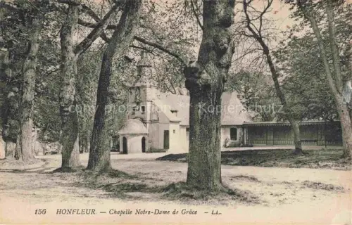 AK / Ansichtskarte HONFLEUR Lisieux 14 Calvados Chapelle-Notre-Dame-de-Grâce Kapelle Baeume Wald Wallfahrtskapelle Glockenturm