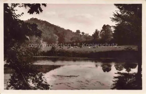 AK / Ansichtskarte Thury-Harcourt CAEN 14 Calvados l Orne-à-la-Roche Bunnelle Fluss Kuehe Weide Huegel Wald Spiegelung