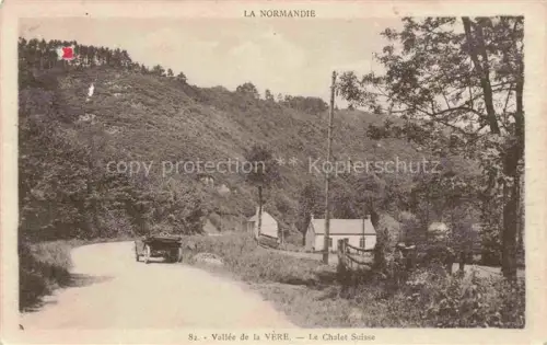 AK / Ansichtskarte Vallee de la Vere Conde-en-Normandie Conde-sur-Noireau VIRE 14 Calvados Vallée-de-la-Vère Chalet-Suisse Strasse Auto Wald Huegel Haeuser