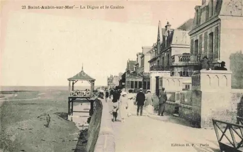 AK / Ansichtskarte Saint-Aubin-sur-Mer CAEN 14 Calvados Digue Casino Promenade Strandpromenade Pavillon Passanten Meer Haeuser