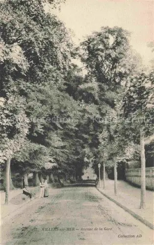AK / Ansichtskarte VILLERS-SUR-MER Lisieux 14 Calvados Avenue-de-la-Gare Allee Baeume Promenade Frauen Kastanienallee
