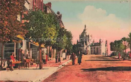 AK / Ansichtskarte LISIEUX 14 Calvados Avenue-de-Ste-Thérèse Strasse Baeume Passanten Basilika Geschaefte Handkoloriert