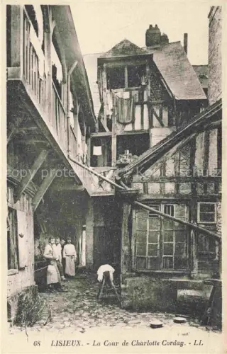AK / Ansichtskarte LISIEUX 14 Calvados Cour-de-Charlotte-Corday Fachwerk Hinterhof Waesche Personen Altbau