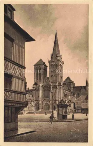 AK / Ansichtskarte LISIEUX 14 Calvados Cathédrale-Saint-Pierre Kirchturm Gotik Fachwerk Platz Strassenszene