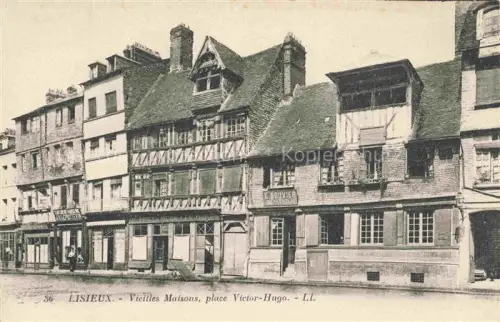 AK / Ansichtskarte LISIEUX 14 Calvados Place-Victor-Hugo Vieilles-Maisons Fachwerk Geschaefte Altbau Strassenszene