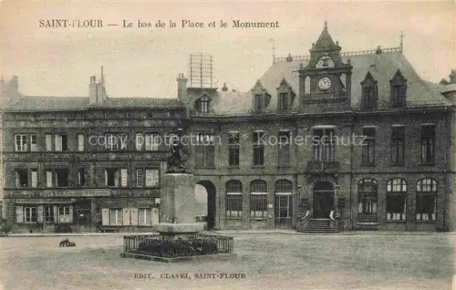 AK / Ansichtskarte SAINT-FLOUR 15 Cantal Place Monument Rathaus Uhr Denkmal Platz Gebaeude