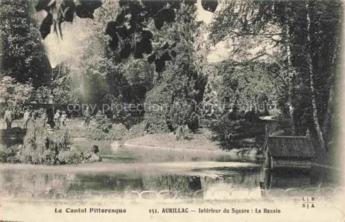 AK / Ansichtskarte AURILLAC 15 Cantal Square Bassin Teich Baeume Spaziergaenger Park Kinder Brunnen