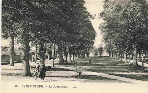 AK / Ansichtskarte SAINT-FLOUR 15 Cantal Promenade Allee Baeume Spaziergaenger Kinder Park